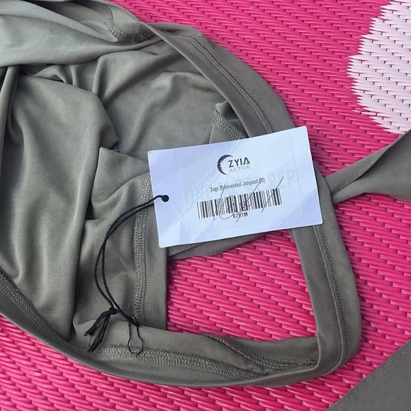 Zyia activewear jumpsuit size M NWT - Picture 8 of 11
